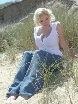 Bettie-B Dana Benn - Beach - x