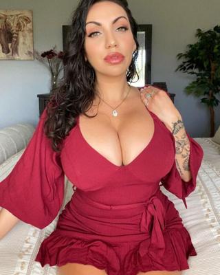 Modelo do Instagram da mamãe grande boobie