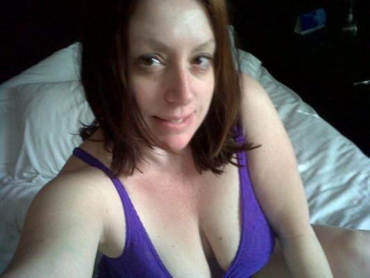 Freche MILF liebt Gesichtsbehandlungen