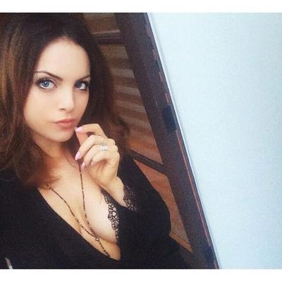 Elizabeth Gillies auf Instagram