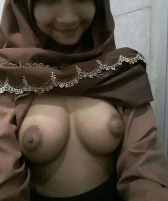 Big titted amateur sluts!