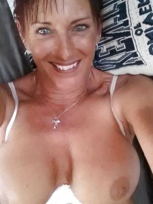 MS VICKI - NICE FAKE TITS