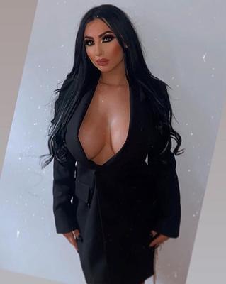 Gabriela Nicolle una bimbo rumana