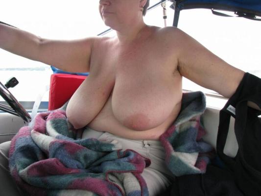BBW-Ehefrau mit riesigen Titten und haarigen Achseln