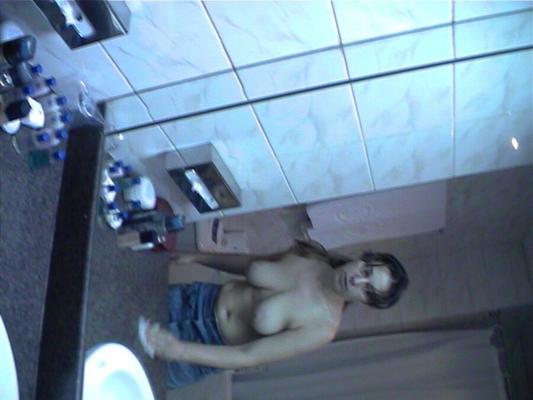 Espelho filmado em um hotel na Jordânia