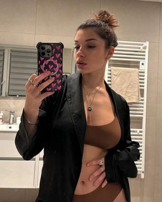 エミーのセクシーなフランスのティーン