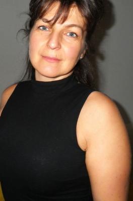 Amateur avec de superbes seins donne la tête