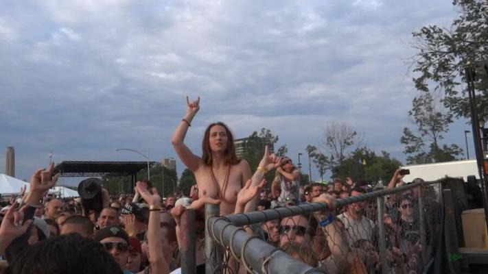 SEINS CLIGNOTANTS AU CONCERT