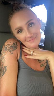 Tanya la MILF sexy et frimeuse