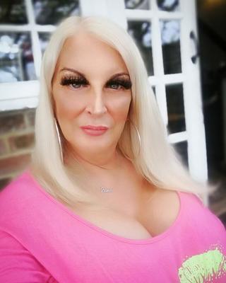 Melissa Barbie – Blonde Bimbo GILF mit riesigen Titten