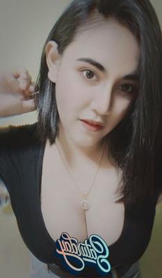 Peituda Menina Tailandesa