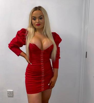Olivia - Estúpida bimbo chav adolescente WANKPIG - DEGRADE A PROSTITUTA
