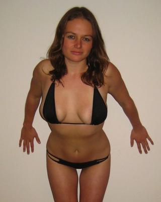 Femme britannique aux gros seins