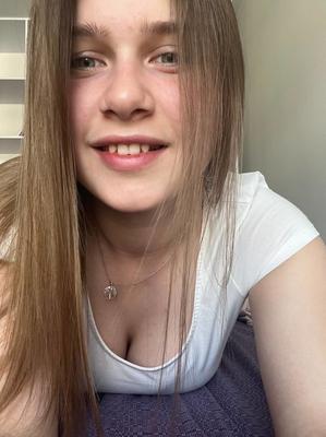 BillieLens young busty lady from reddit