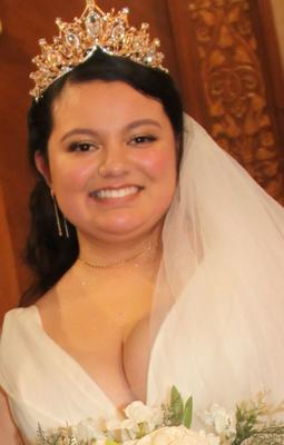 結婚式当日の若い巨乳の花嫁