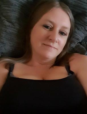 Versaute deutsche Milf Manuela braucht einen Schwanz