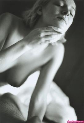 Séance photo vintage nue blonde super chaude