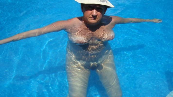 Festa Na Piscina Milf
