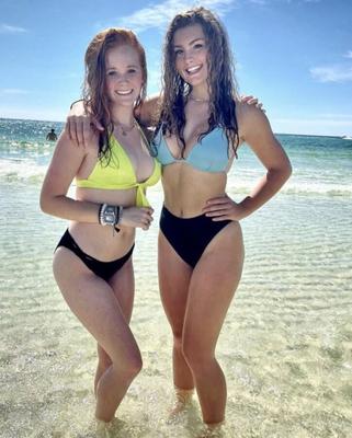 Bikini-Teenie-Schlampe: Kiera