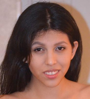 Ellie Rose - nena caliente Latlna