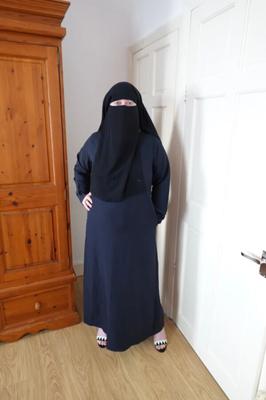 Füchsin in einer Burka