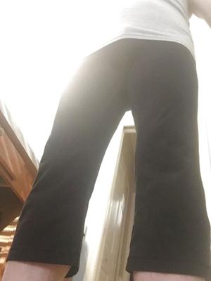 Tenue de yoga grise et noire