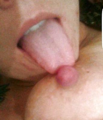 Chupa mis pezones rosados