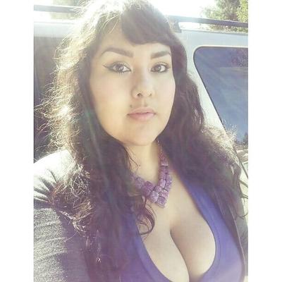セクシーな厚い巨乳のラティーナのおっぱい
