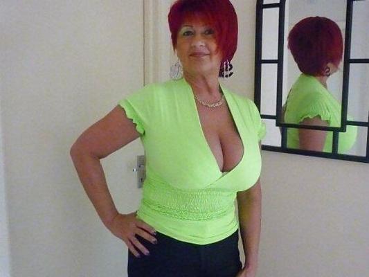 Agnes uma MILF peituda