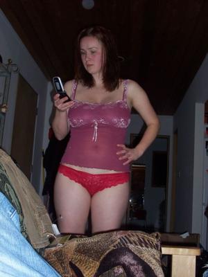 Hausfrau mit großen Titten entblößt