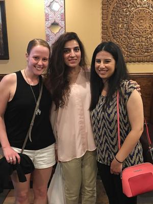 Fotos de escote de la esposa de Desi Paki NRI Zaima