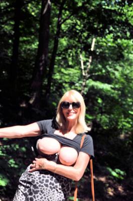 ur Diane travels NUDE TOTALLY EXPOSED in the Germanic Countries