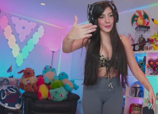 Increíble chica caliente con grandes tetas