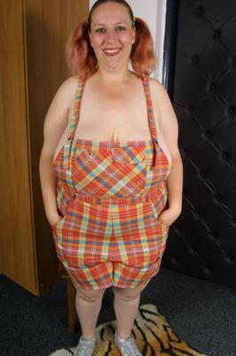 クリスティナ・カレンぽっちゃり系オーバーオール巨乳