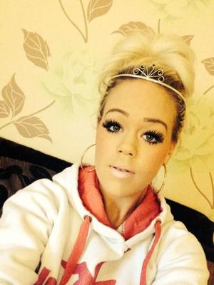 Danni, la sucia y cachonda escoria chav para gangbangs