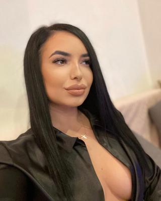 Stefania Raluca, salope bimbo roumaine