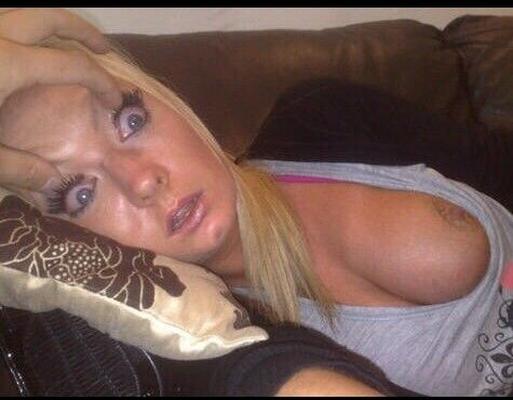 laura, a ex-stripper reino unido bimbo fuckpig chav