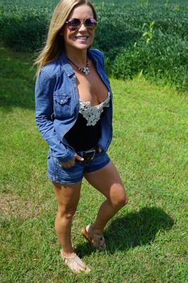 MeetMadden Meet Madden - Field And Boobies 78 Bilder 1333x2000 Aug