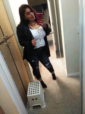 Latina peituda gosta de mostrar aquele biquíni