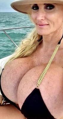Tammy, une MILF aux gros seins