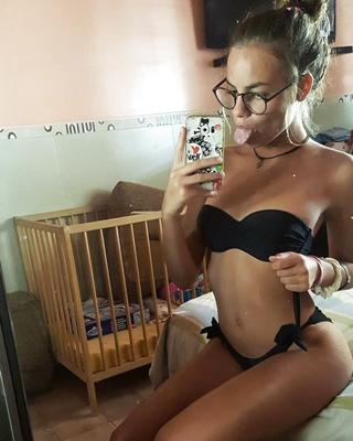 Casa de prostitutas de JOVENS e ADOLESCENTES HORNY da SÉRVIA (Parte)