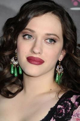 Kat Dennings aux gros seins