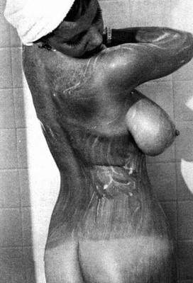 Roberta Pedon: In The Shower