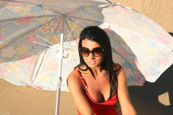 Cuties peituda - ASHLEY BULGÁRIA - Área Deserta