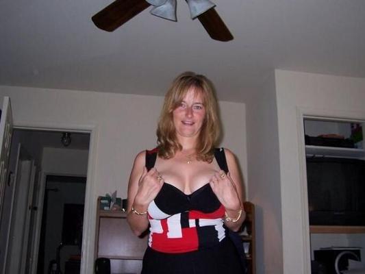 Belle MILF aux gros seins - Lisa