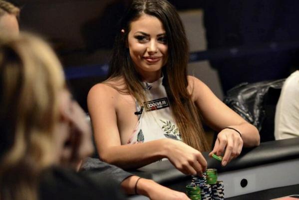 Samantha Abernathy precisa ser destruída
