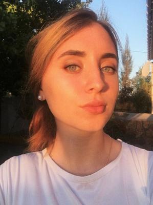 Ucraniano VSCO Milf mostra peitos grandes e buceta