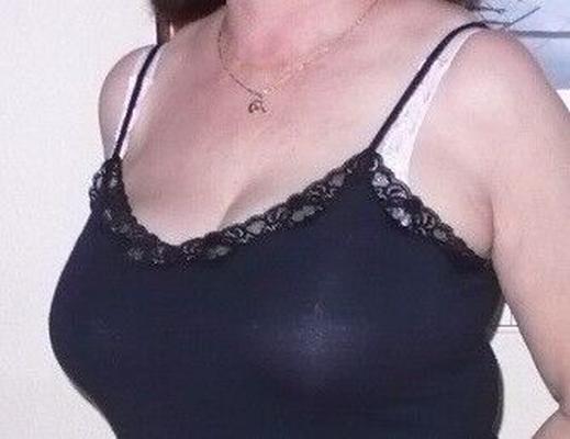 Fotos espontâneas dos peitos grandes da minha esposa vestida e nua