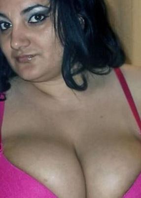 Latina madura cheio de curvas