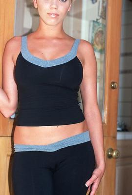 Jenna Fine – Schwarzes Tanktop-Outfit